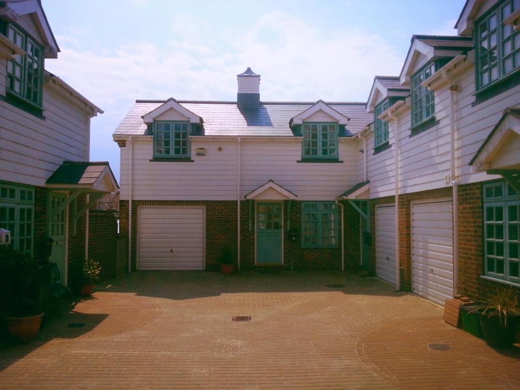 Bo'S Holiday Cottage Истборн Екстериор снимка